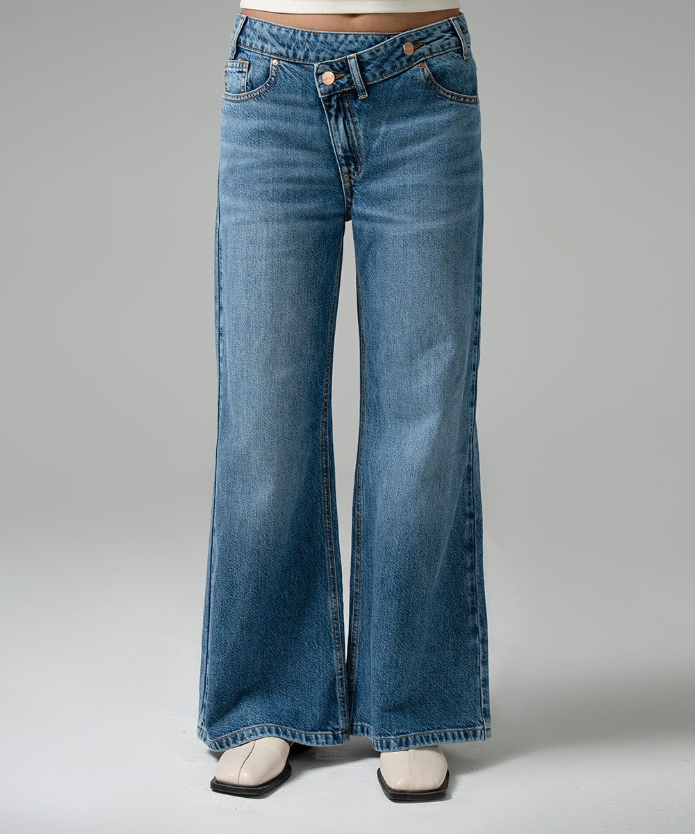 Off-Center Jeans
