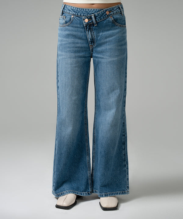 Off-Center Jeans