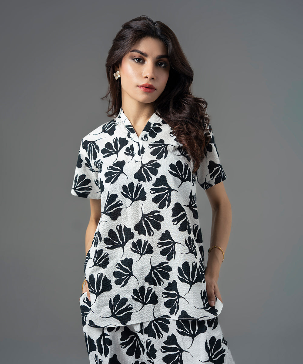 Monochrome Floral V-Neck Shirt - Halo Retail